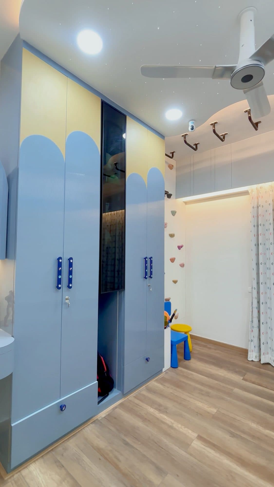 Children's Room in a Kothrud, Pune home by Divya Jain Interiors