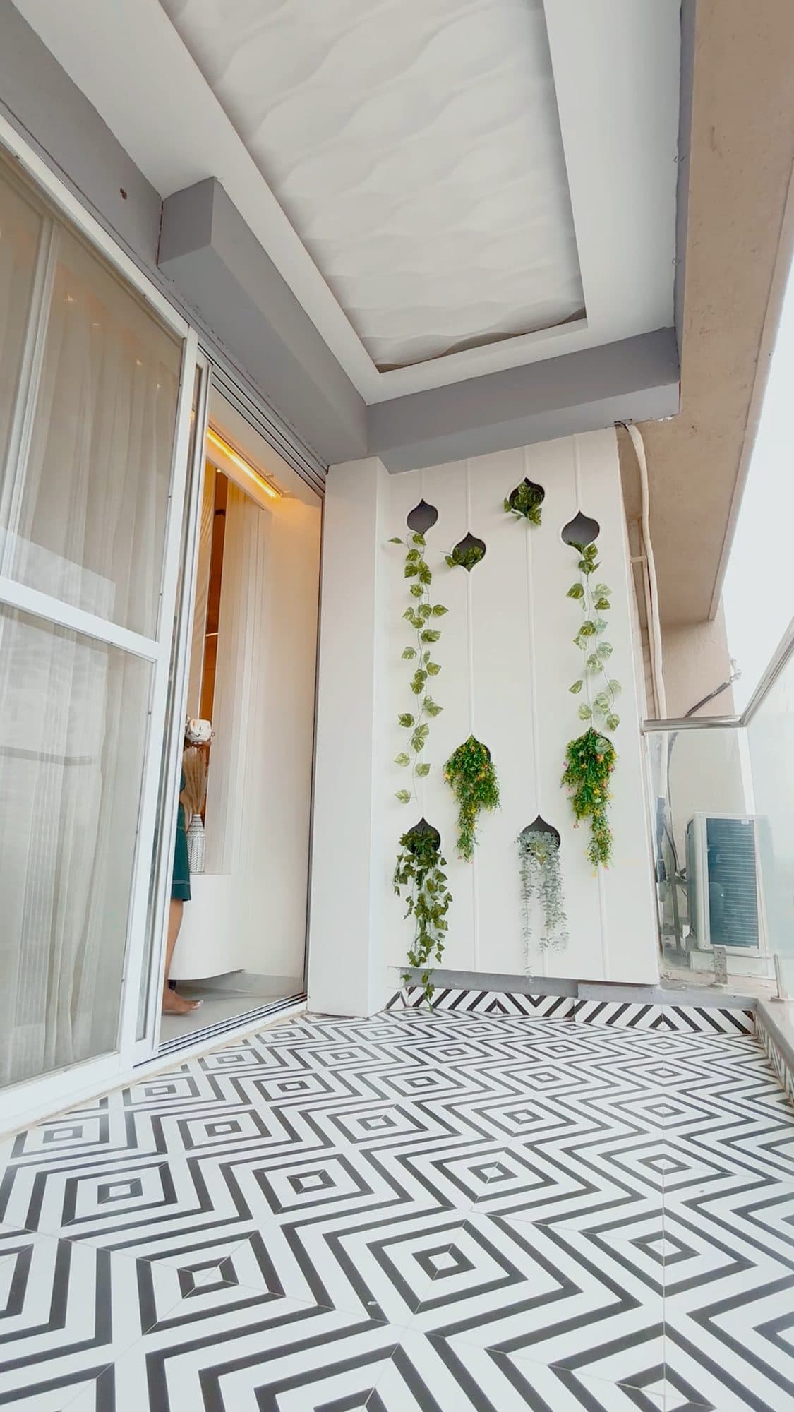 Entrance in a Kothrud, Pune home by Divya Jain Interiors