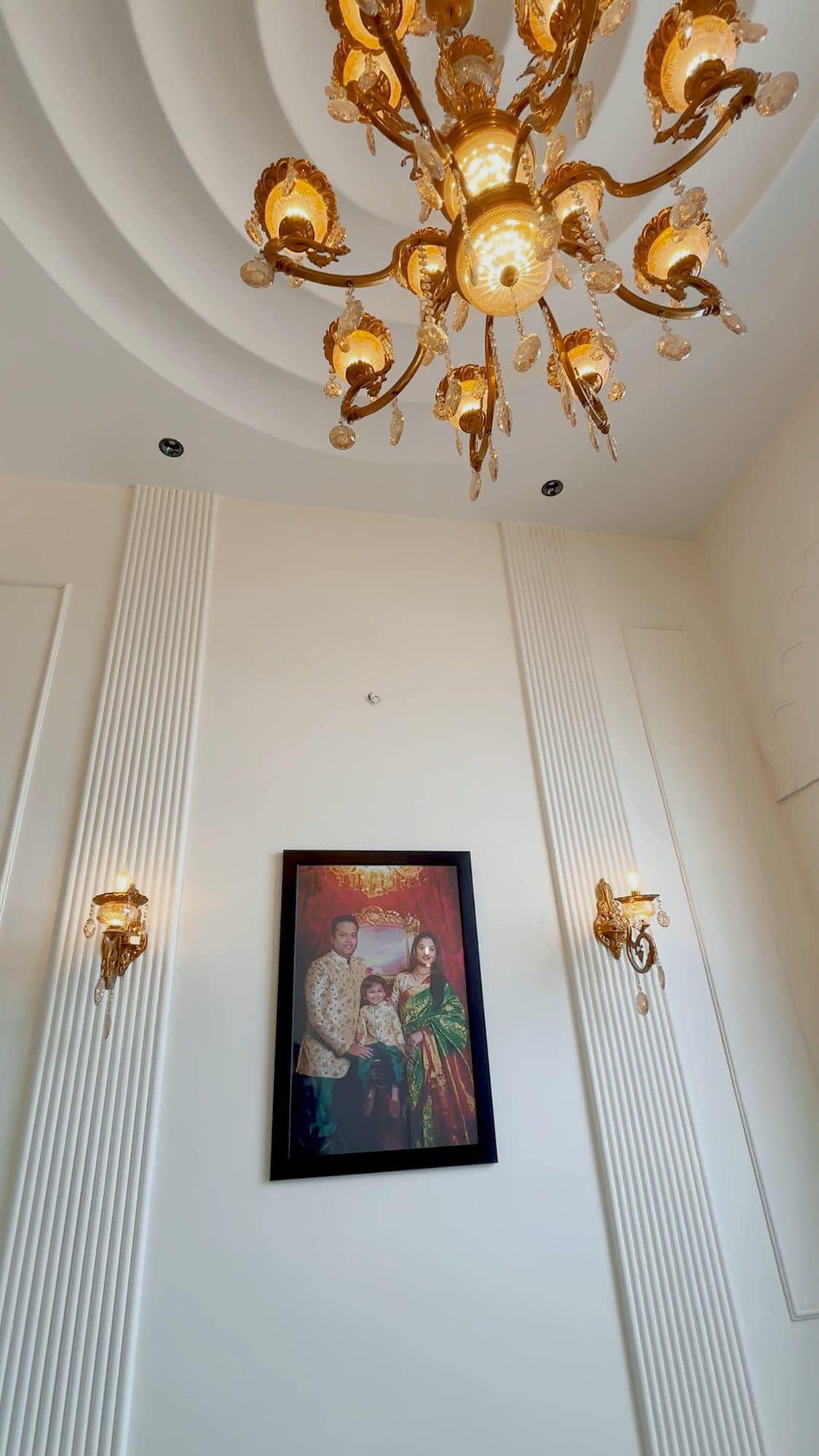 Living Room in a Kothrud, Pune home by Divya Jain Interiors