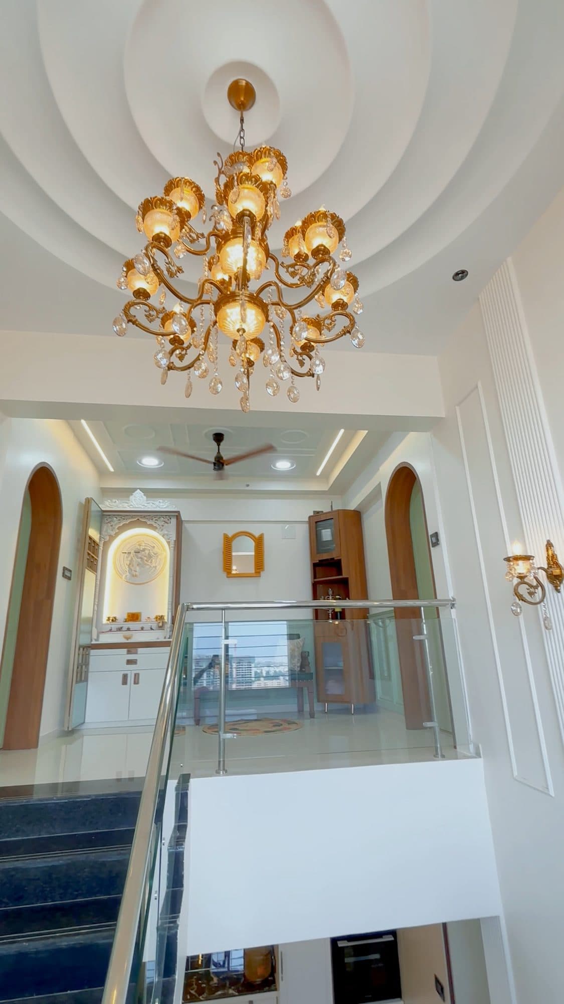 Living Room in a Kothrud, Pune home by Divya Jain Interiors