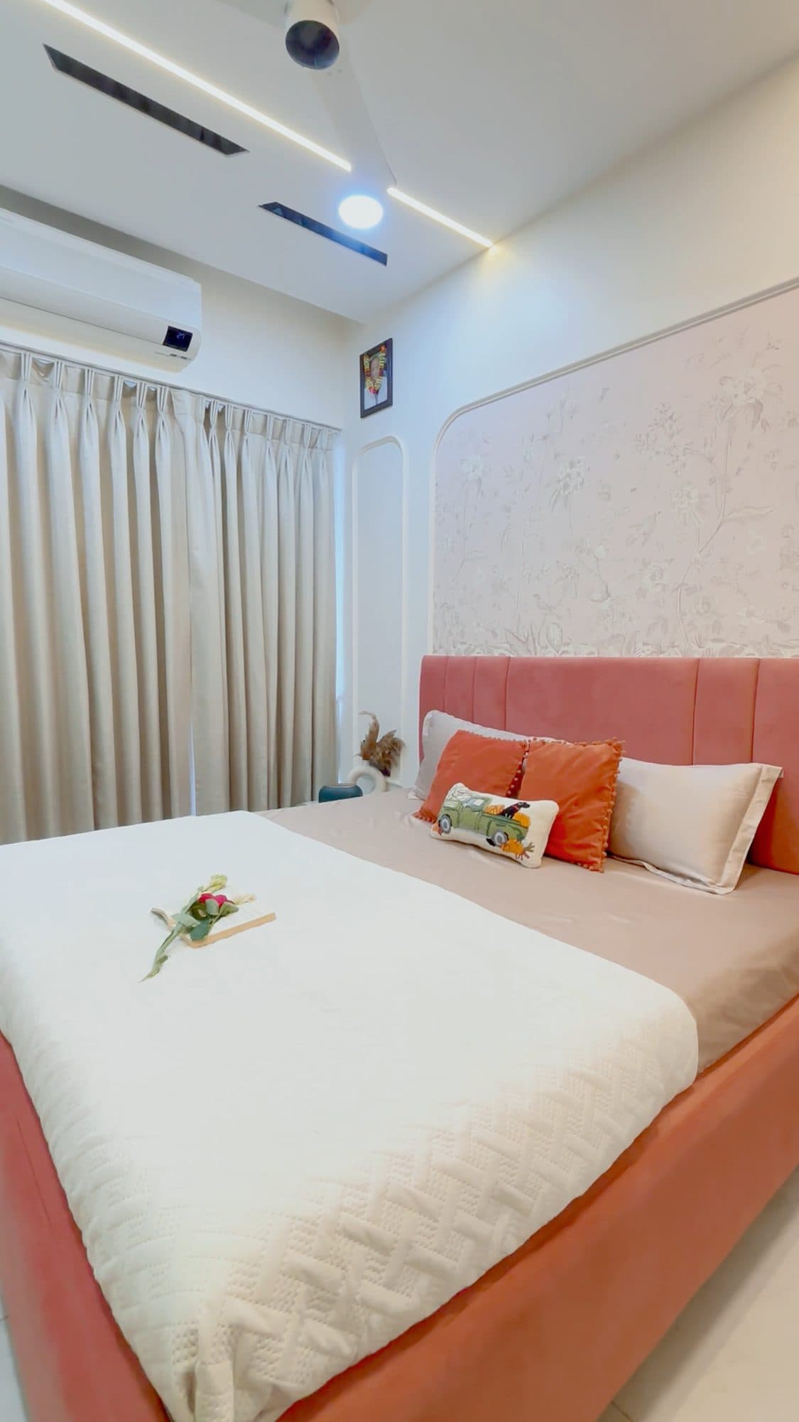 Master Bedroom in a Kothrud, Pune home by Divya Jain Interiors