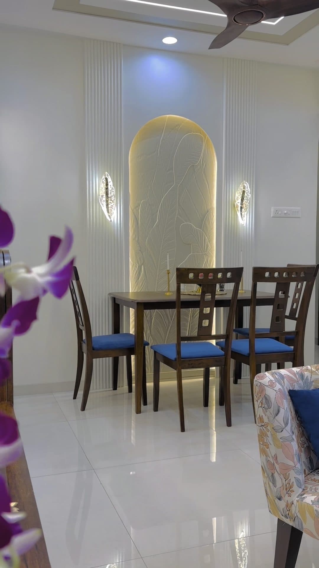 Dining in a Bavdhan, Pune home by Divya Jain Interiors