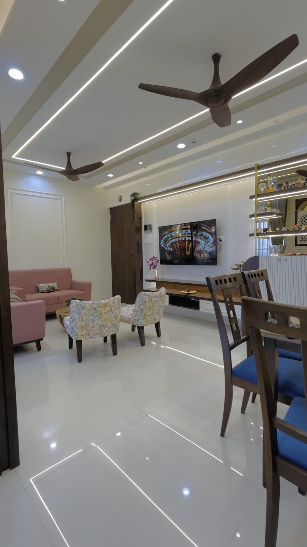 Living Room in a Bavdhan, Pune home by Divya Jain Interiors