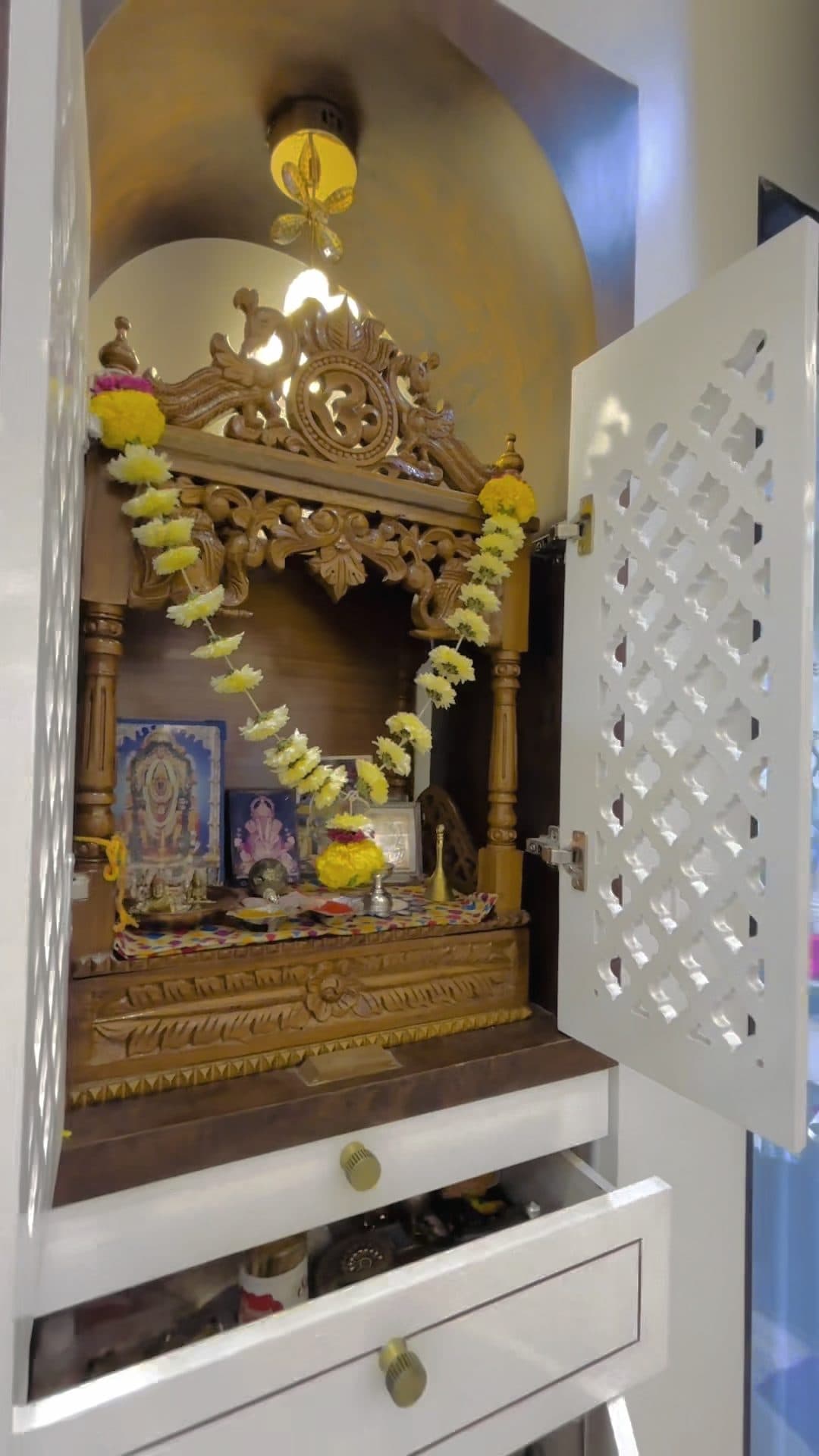 Pooja Room in a Bavdhan, Pune home by Divya Jain Interiors