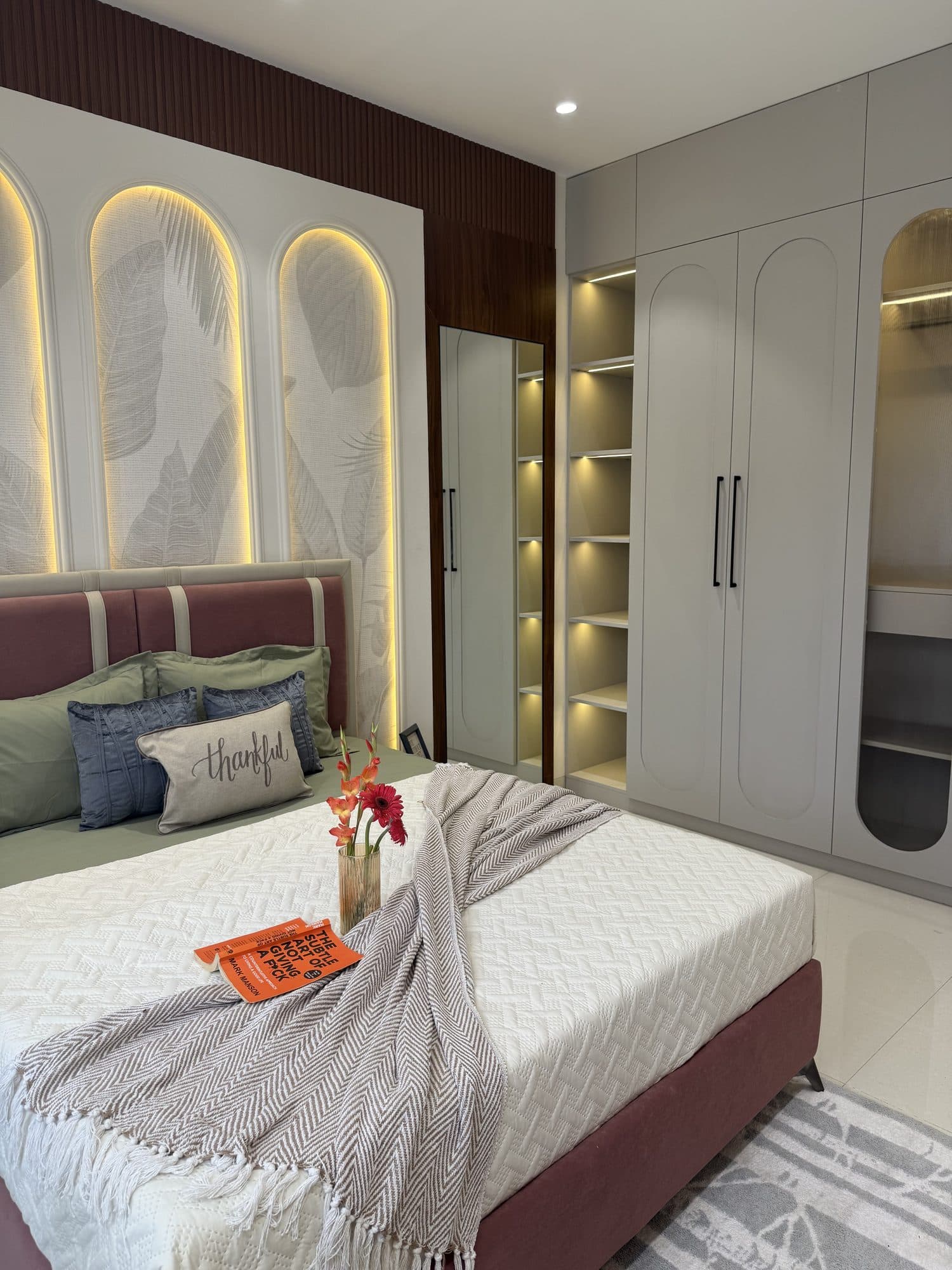 Master Bedroom in a Sinhagad Road, Pune home by Divya Jain Interiors