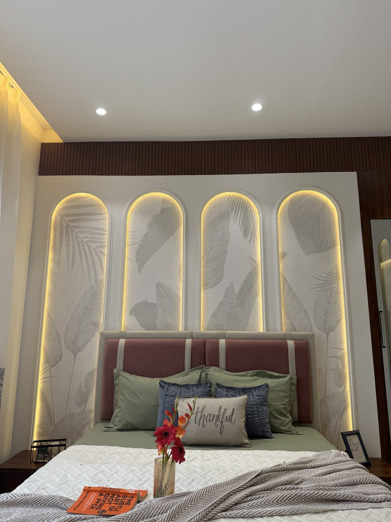 Master Bedroom in a Sinhagad Road, Pune home by Divya Jain Interiors
