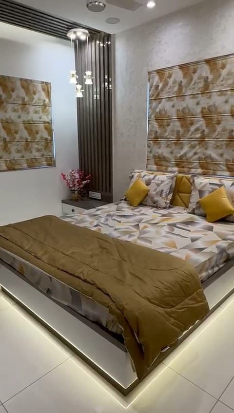 Guest Bedroom in a Andheri West, Mumbai home by Divya Jain Interiors