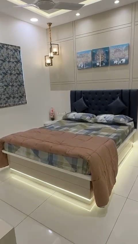 Master Bedroom in a Andheri West, Mumbai home by Divya Jain Interiors