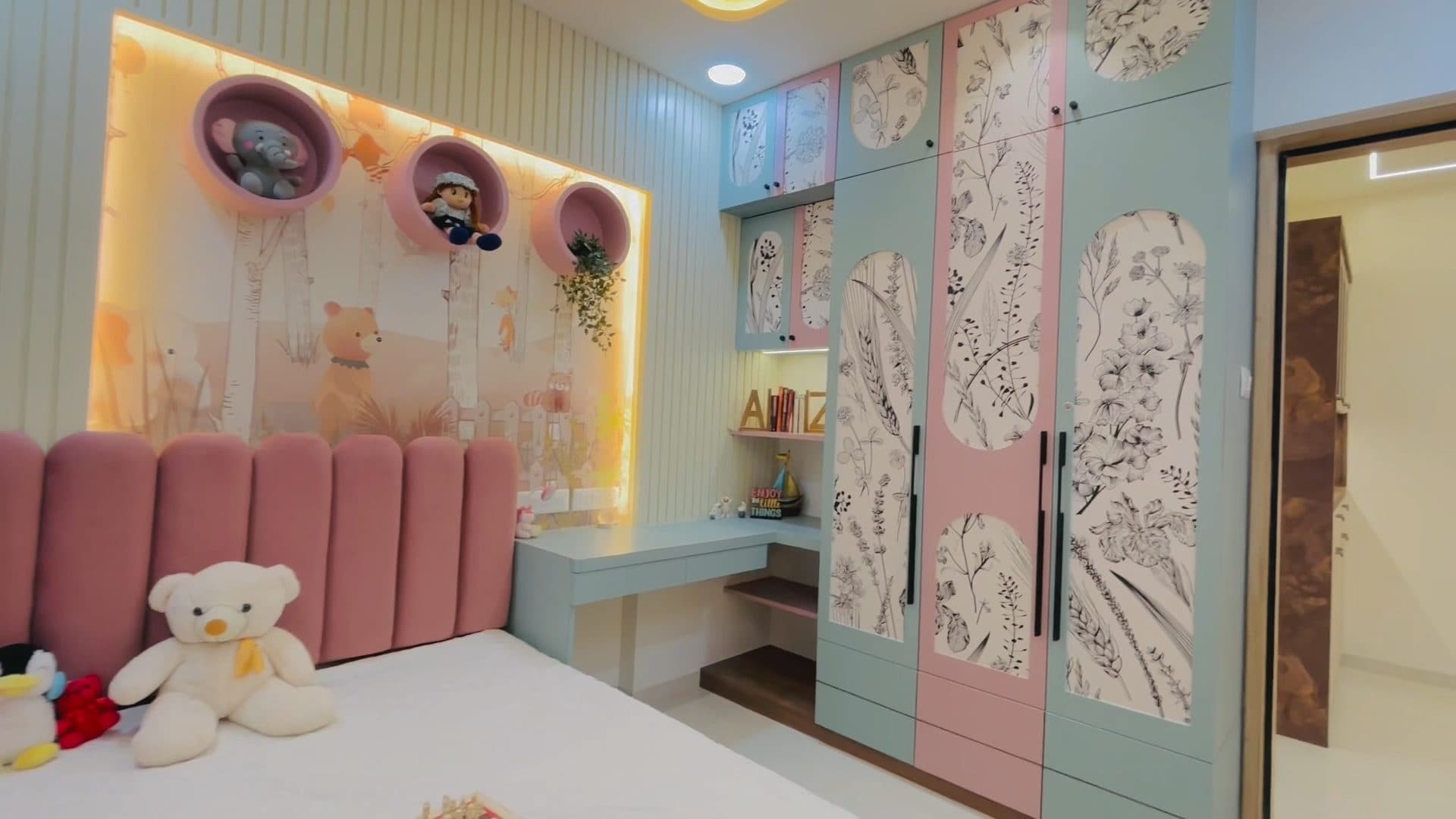 Children's Room in a Kalyani Nagar, Pune home by Divya Jain Interiors