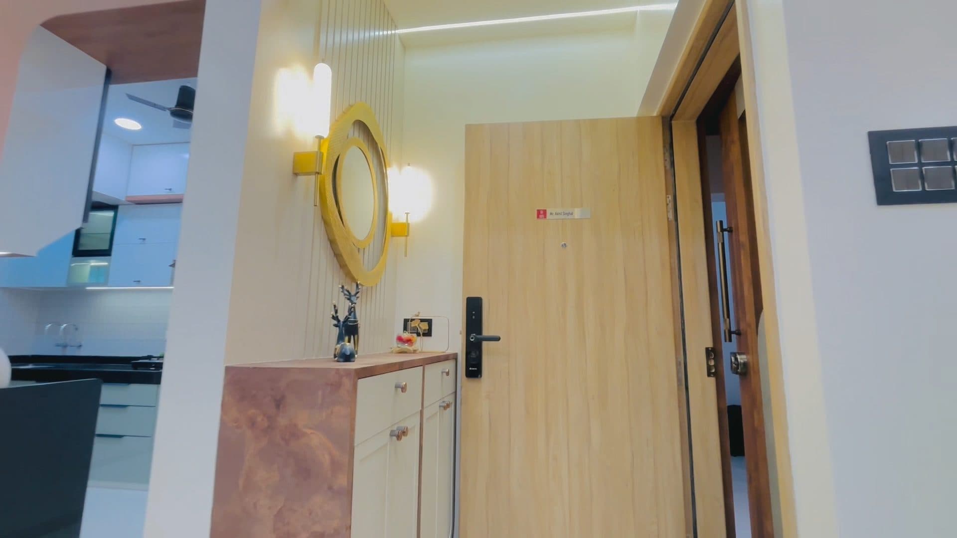 Entrance in a Kalyani Nagar, Pune home by Divya Jain Interiors