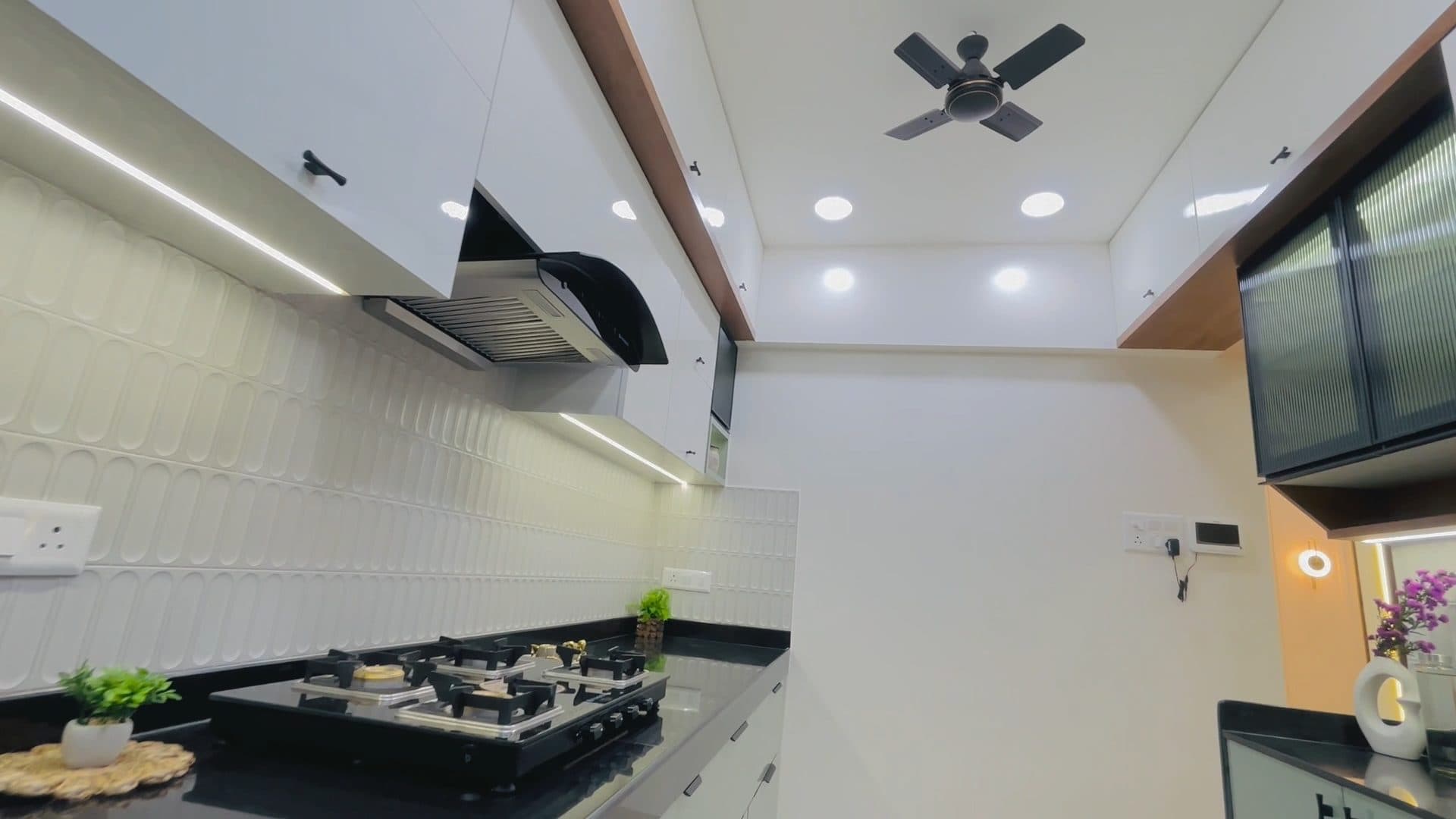 Kitchen in a Kalyani Nagar, Pune home by Divya Jain Interiors