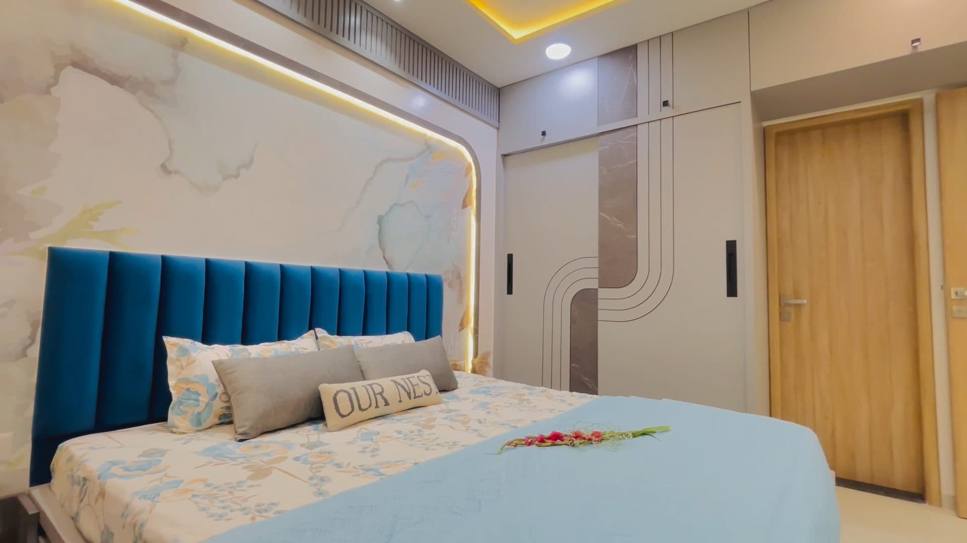 Master Bedroom in a Kalyani Nagar, Pune home by Divya Jain Interiors