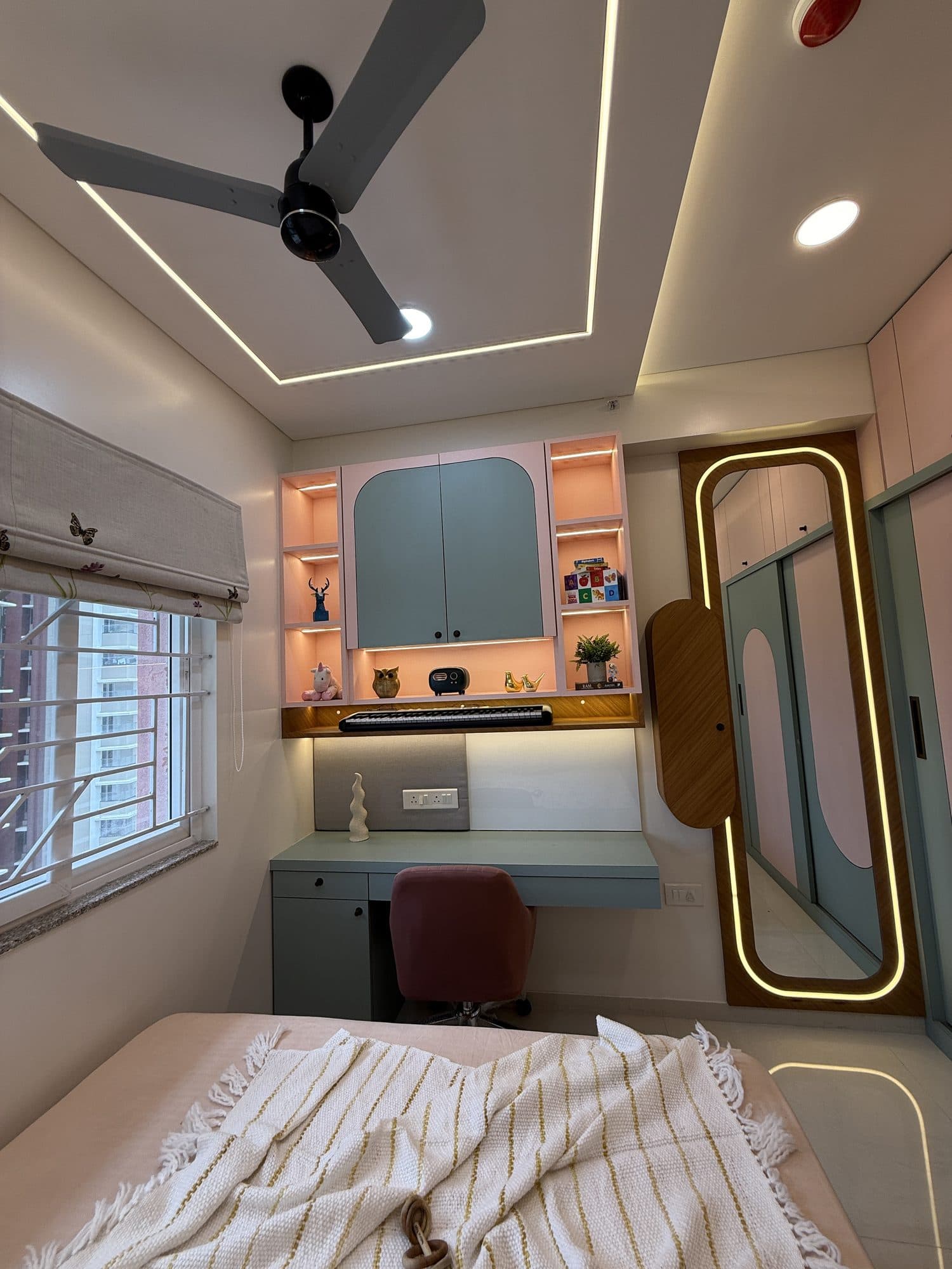 Master Bedroom in a Goregaon, Mumbai home by Divya Jain Interiors