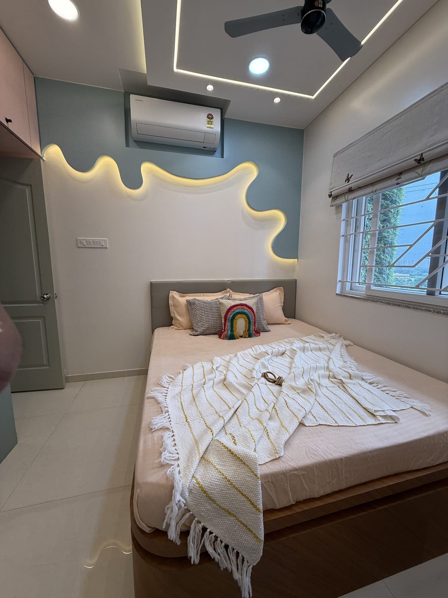 Master Bedroom in a Goregaon, Mumbai home by Divya Jain Interiors