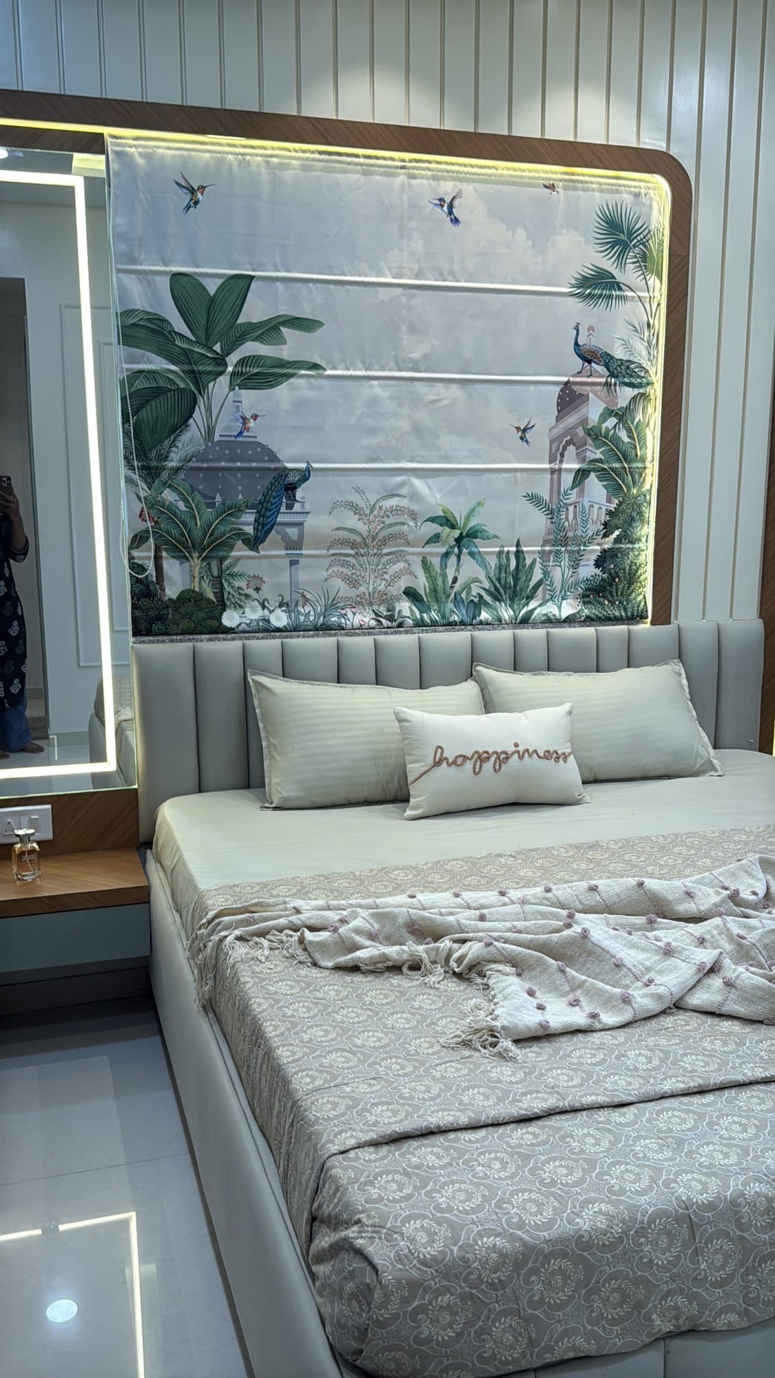Master Bedroom in a Goregaon, Mumbai home by Divya Jain Interiors