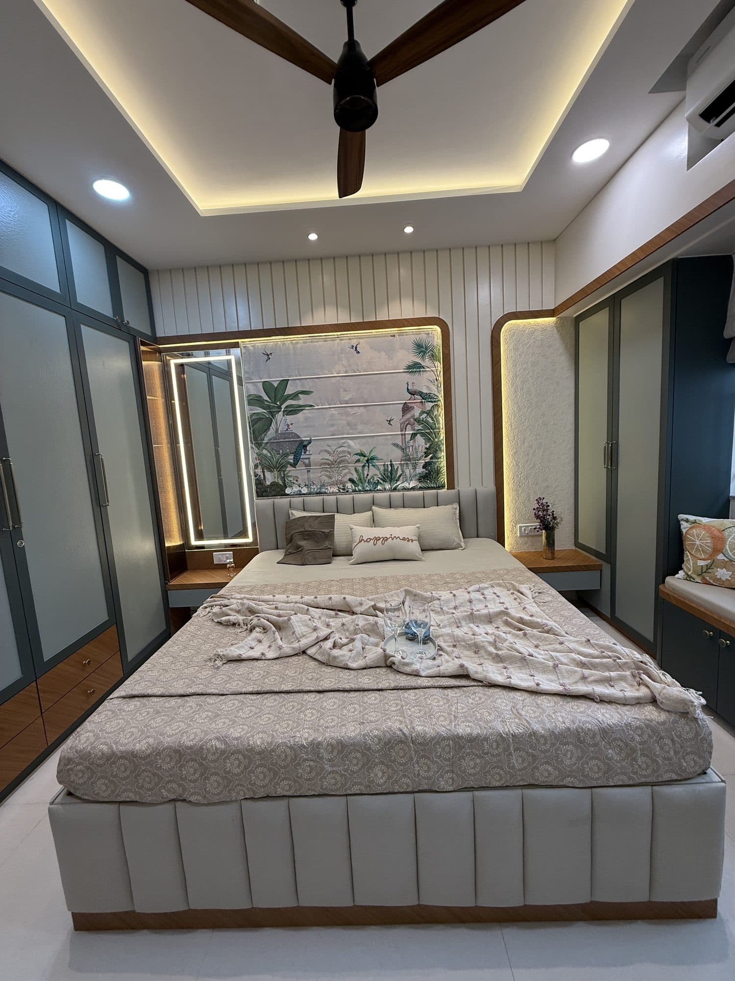 Master Bedroom in a Goregaon, Mumbai home by Divya Jain Interiors