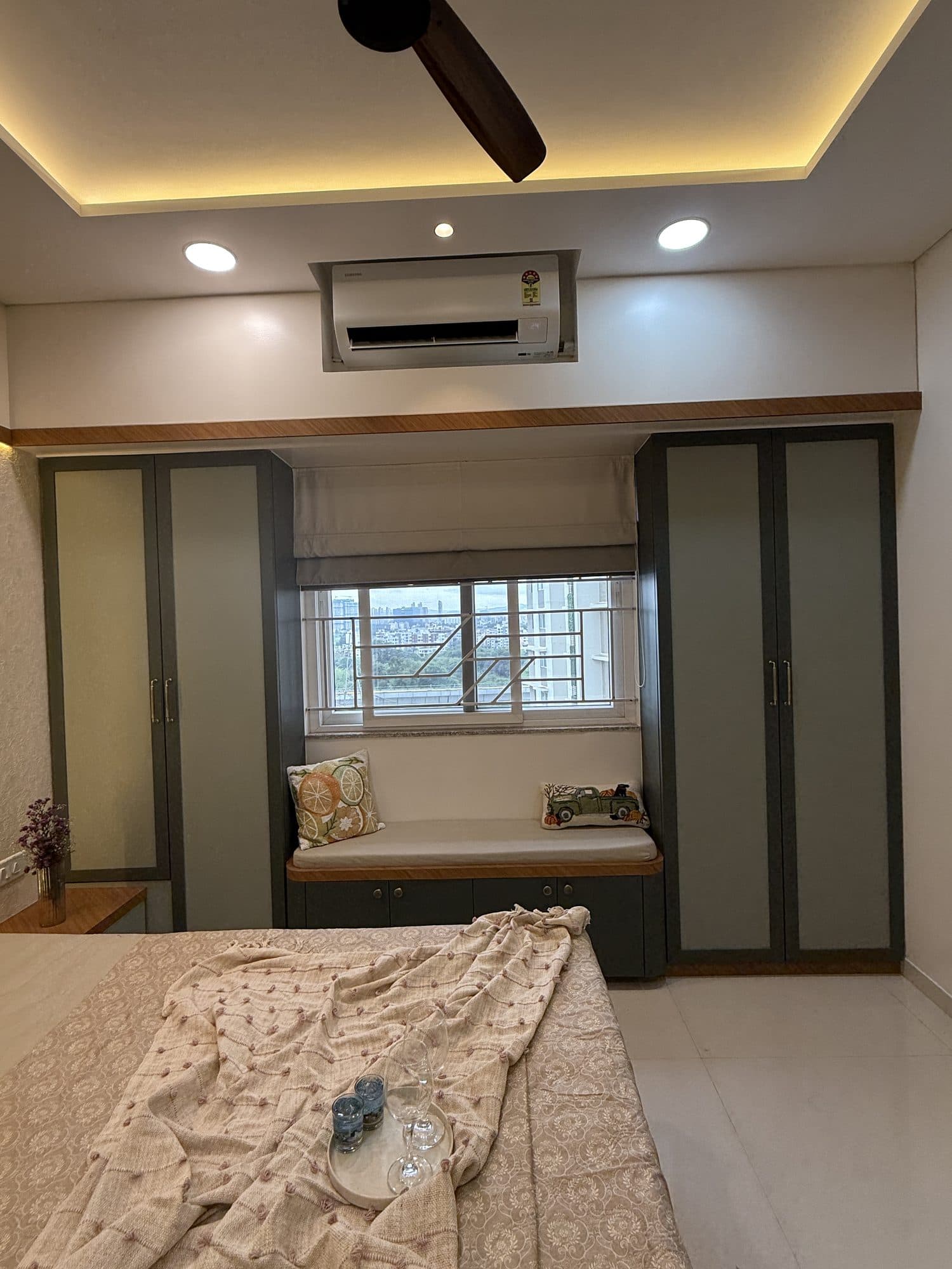 Master Bedroom in a Goregaon, Mumbai home by Divya Jain Interiors