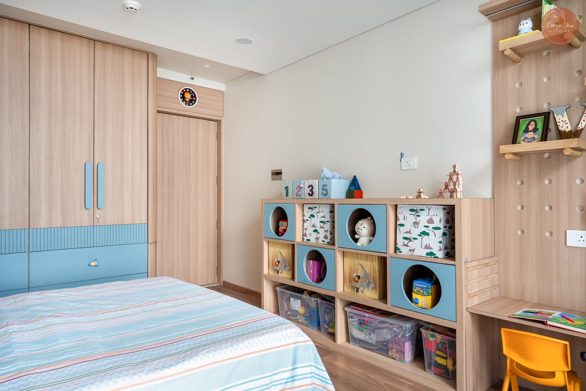 Children's Room in a Kharadi, Pune home by Divya Jain Interiors