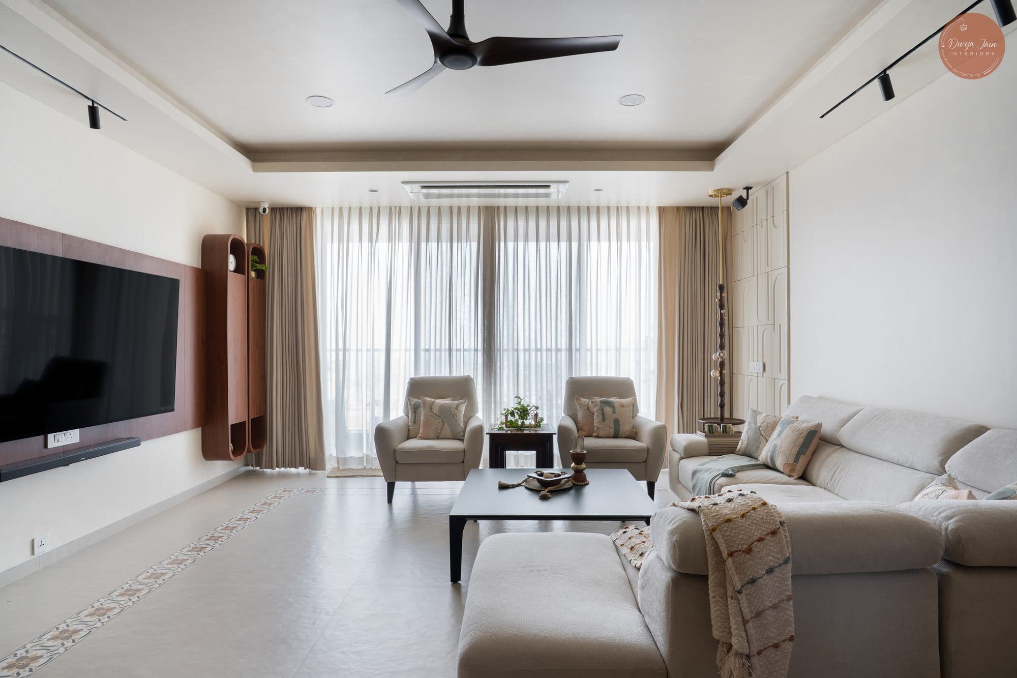 Living Room in a Kharadi, Pune home by Divya Jain Interiors