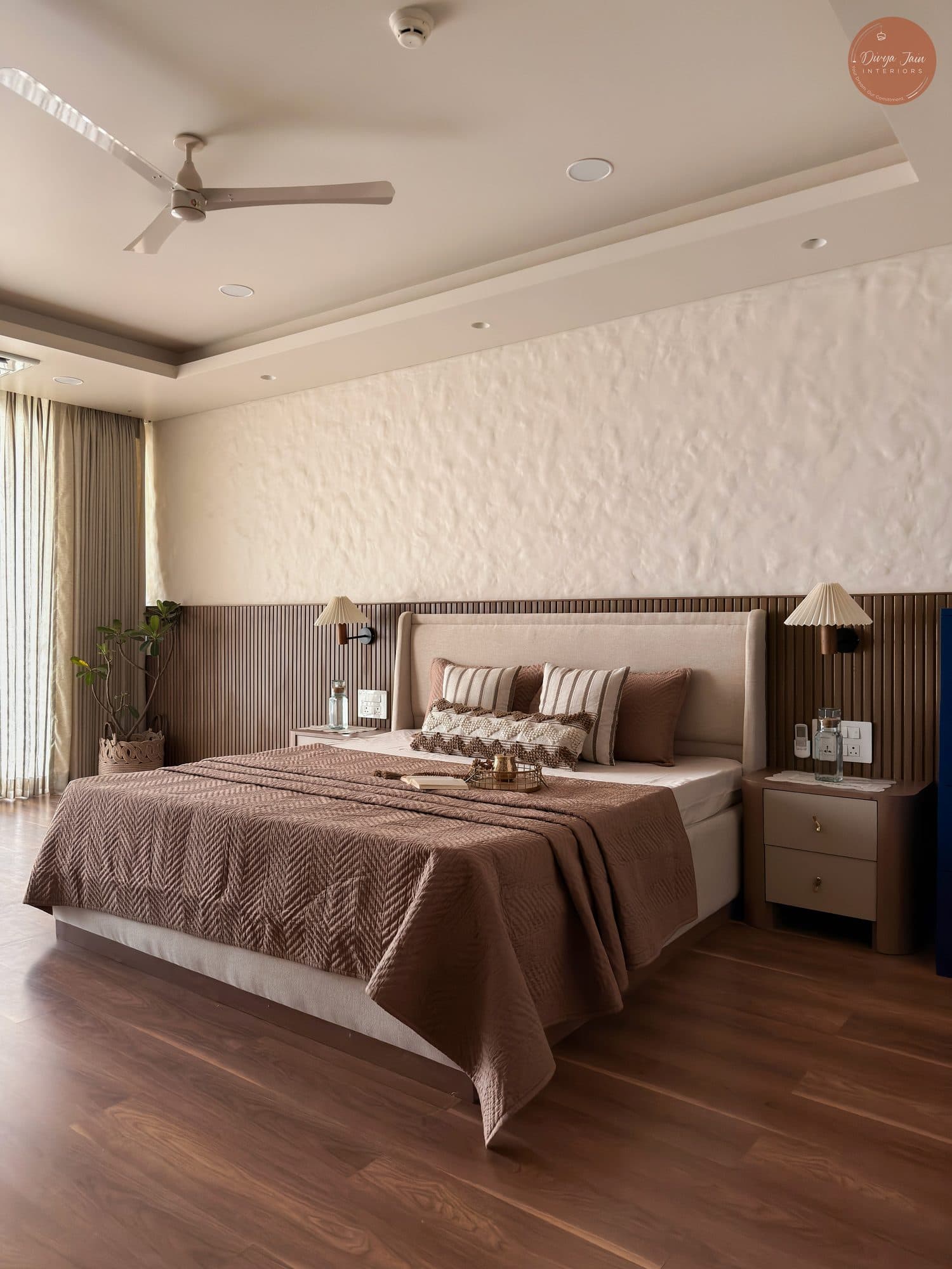 Master Bedroom in a Kharadi, Pune home by Divya Jain Interiors