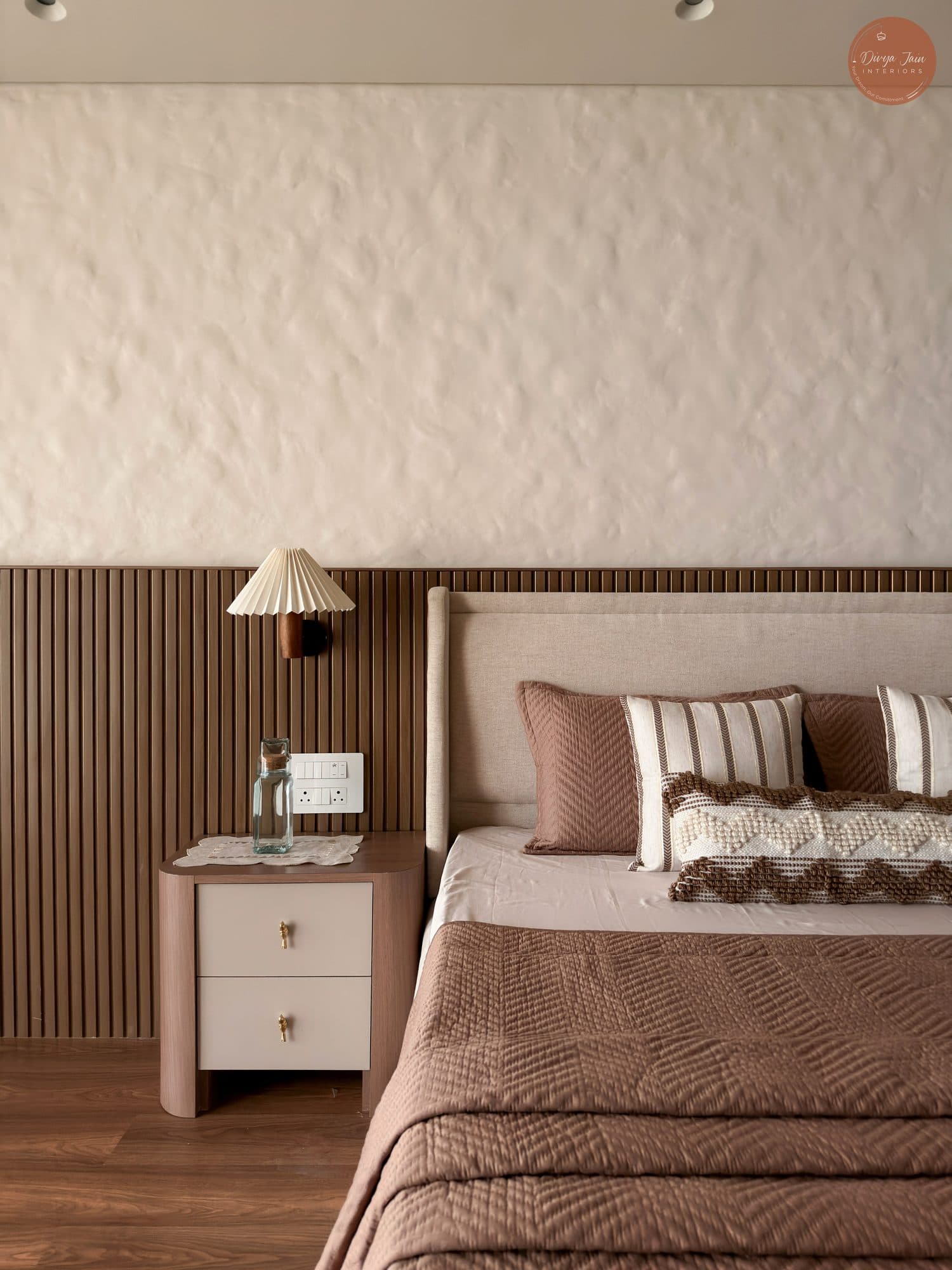 Master Bedroom in a Kharadi, Pune home by Divya Jain Interiors