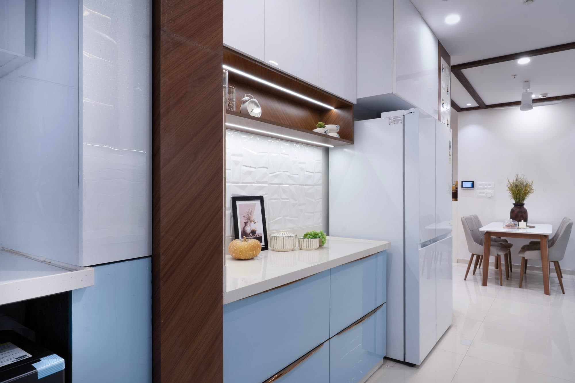 Dining in a Ravet, Pune home by Divya Jain Interiors