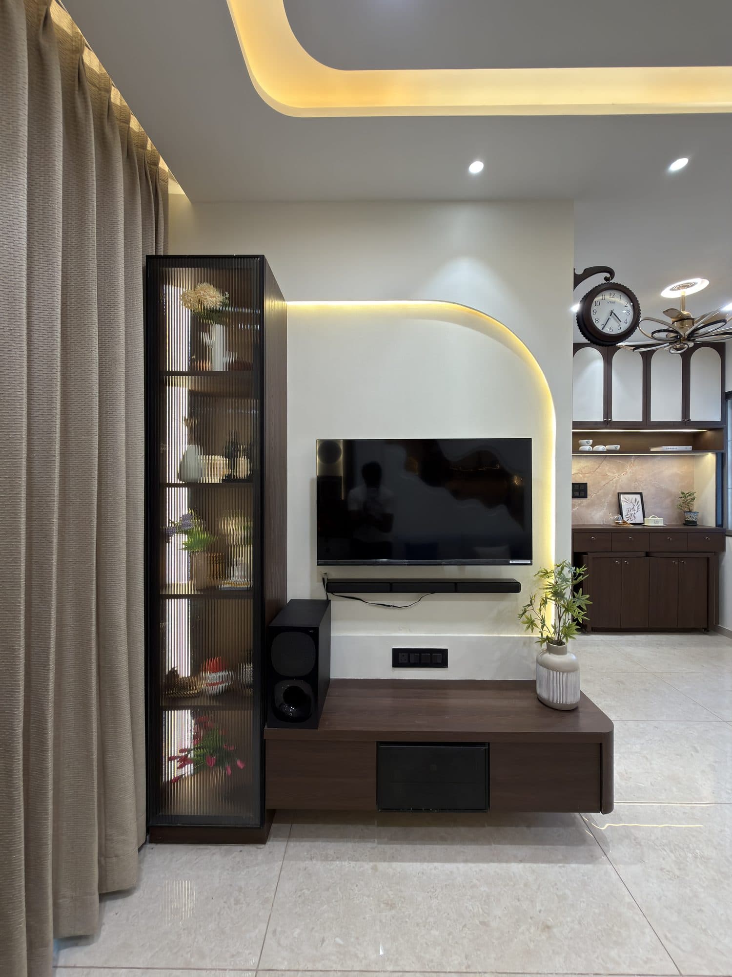 Living Room in a Powai, Mumbai home by Divya Jain Interiors