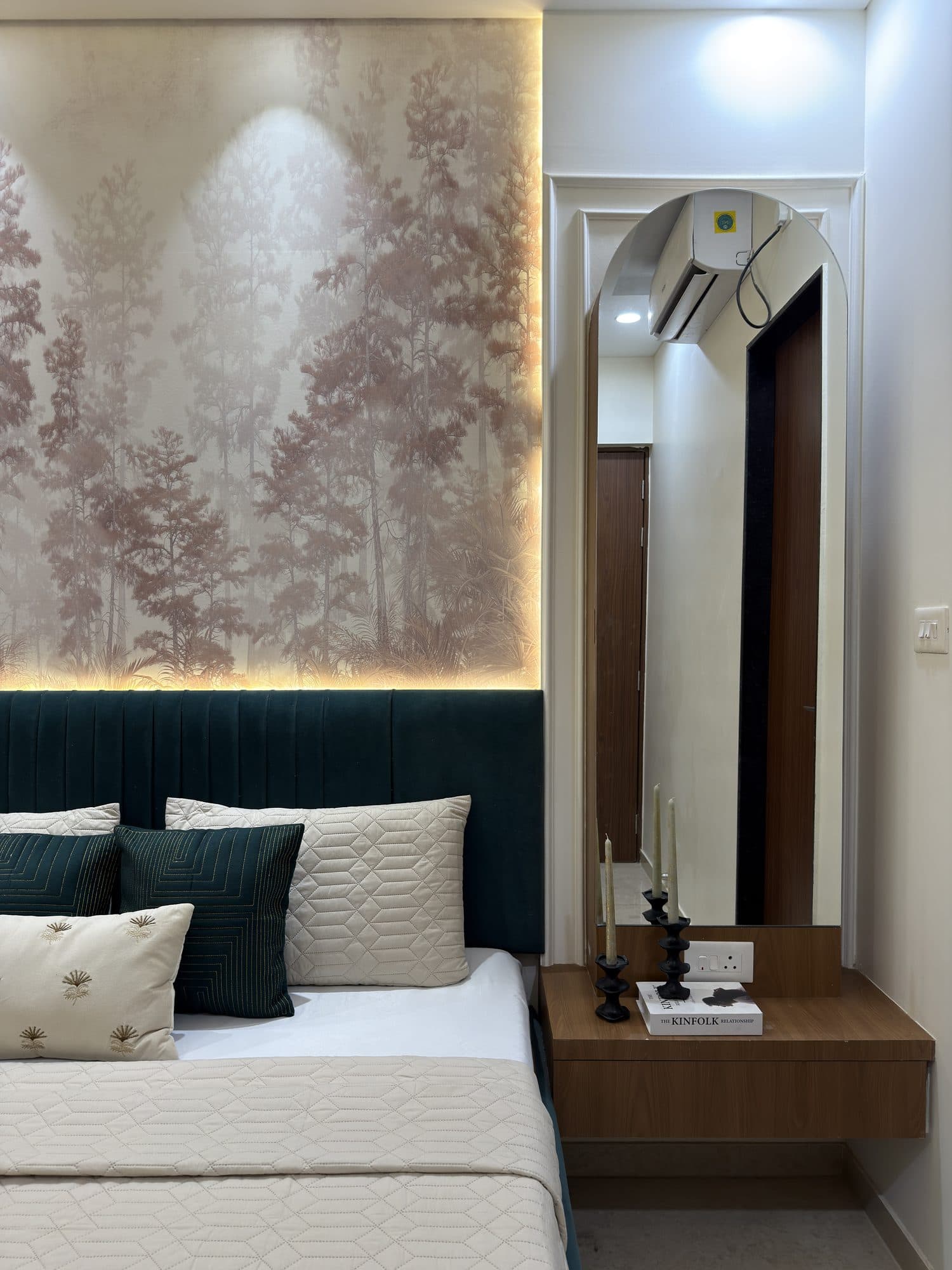 Master Bedroom in a Powai, Mumbai home by Divya Jain Interiors