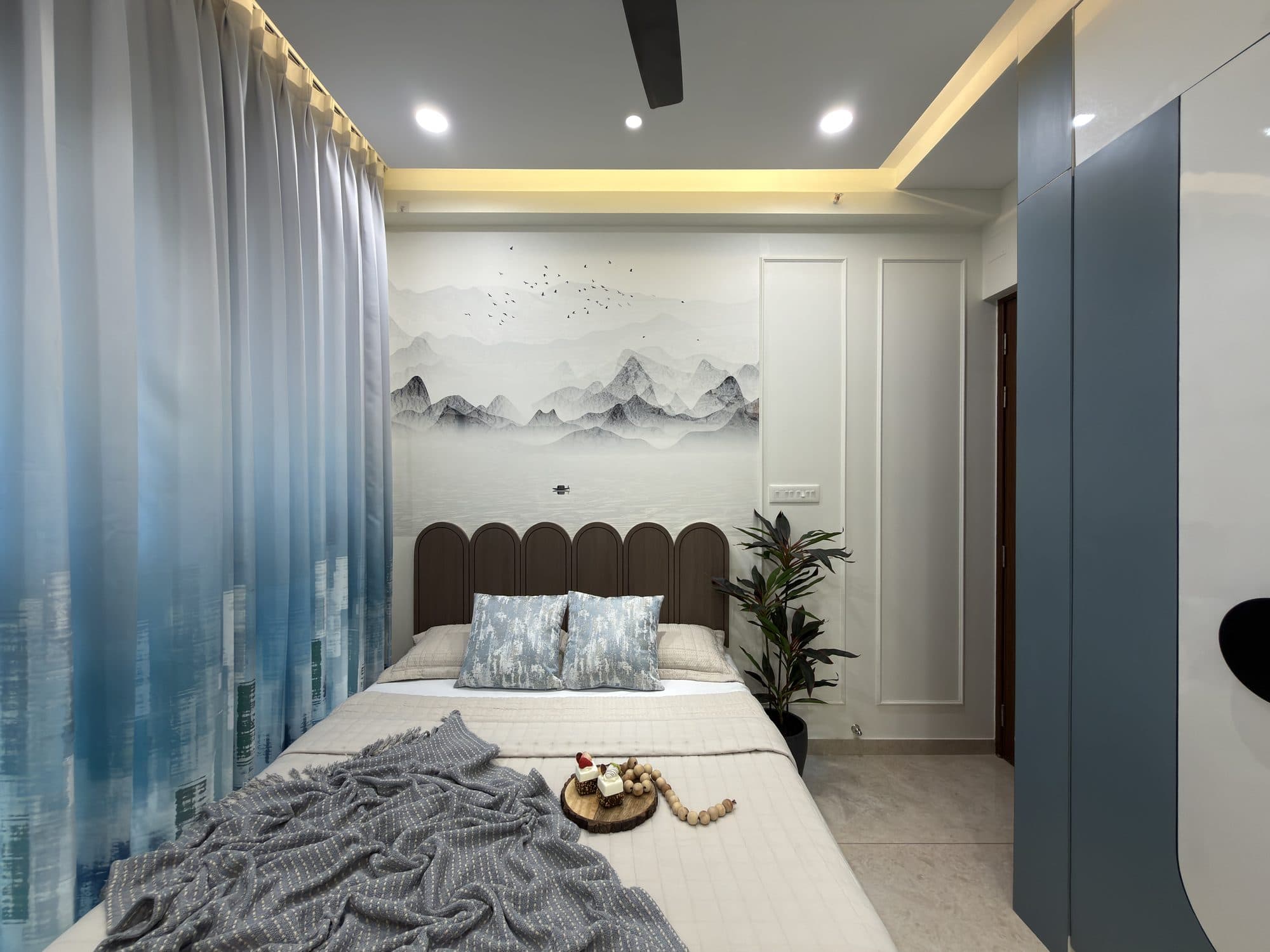 Master Bedroom in a Powai, Mumbai home by Divya Jain Interiors