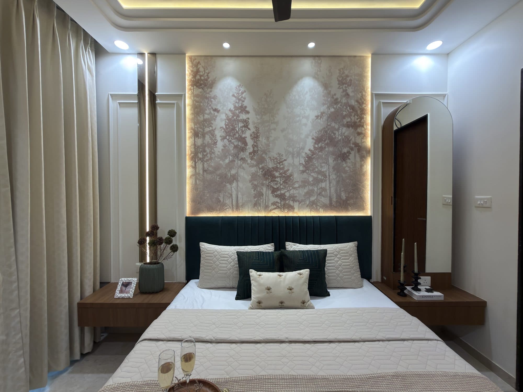 Master Bedroom in a Powai, Mumbai home by Divya Jain Interiors
