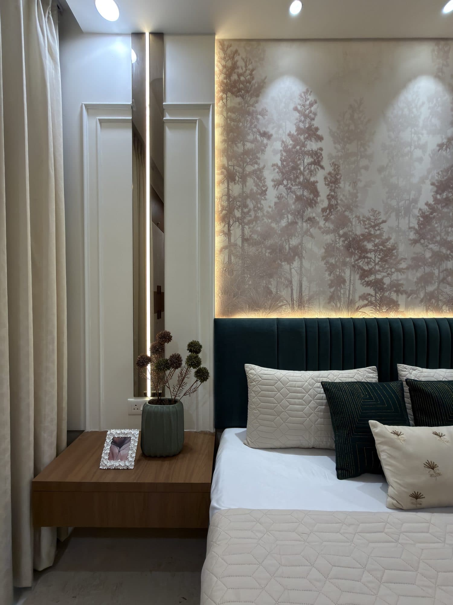 Master Bedroom in a Powai, Mumbai home by Divya Jain Interiors